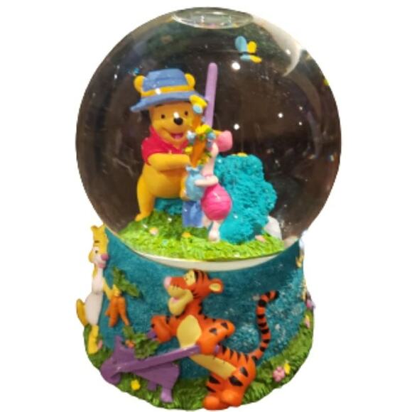 Vintage Disney Enesco Winnie The Pooh Musical Gardening Snow Globe - Picture 1 of 7